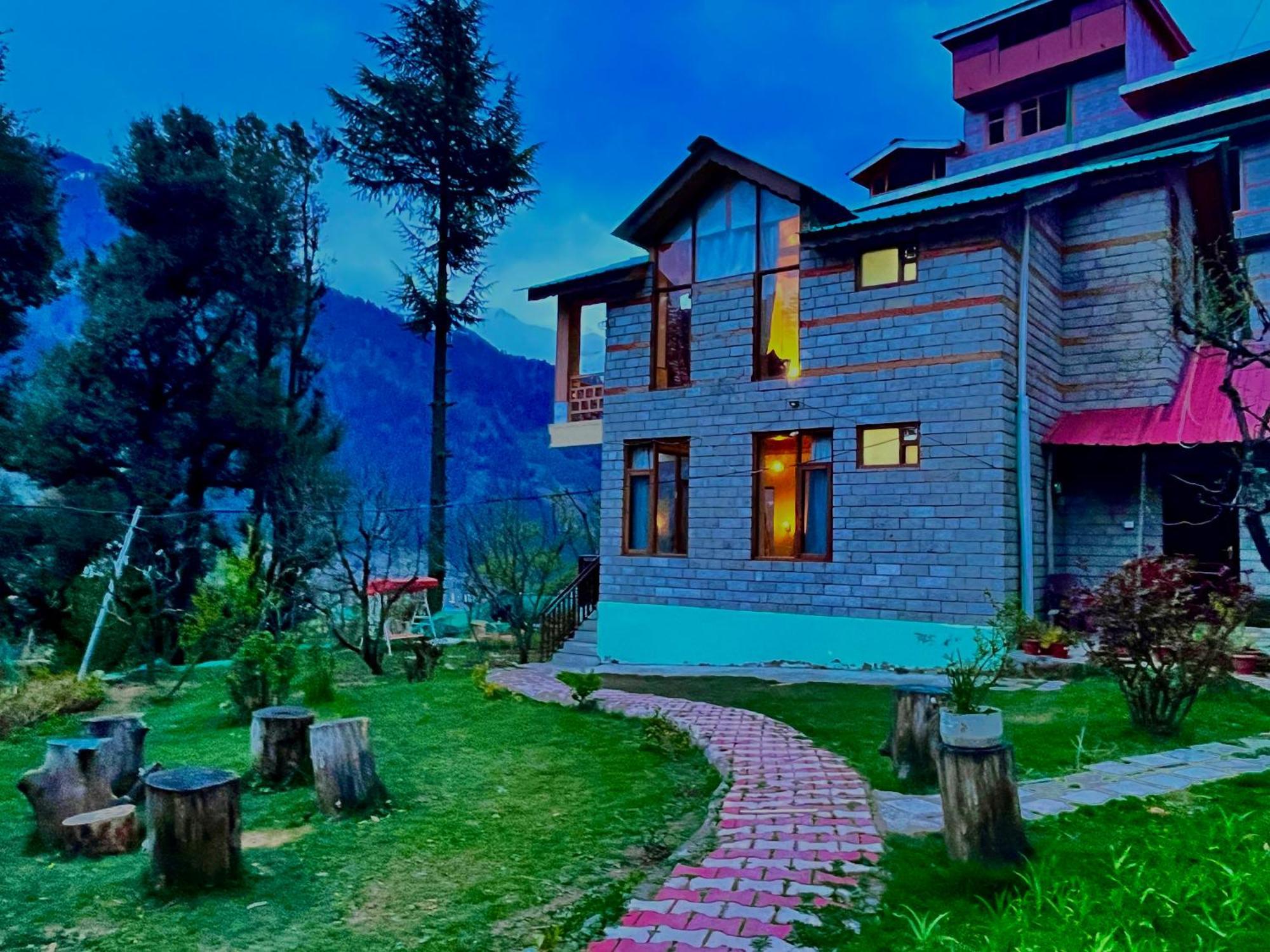 The Manu Emerald # Farmhouse # Top Selling Cottage In Manali # Peaceful Heritage Cozy Stay # Lawn With Bonfire # Most Awarded エクステリア 写真